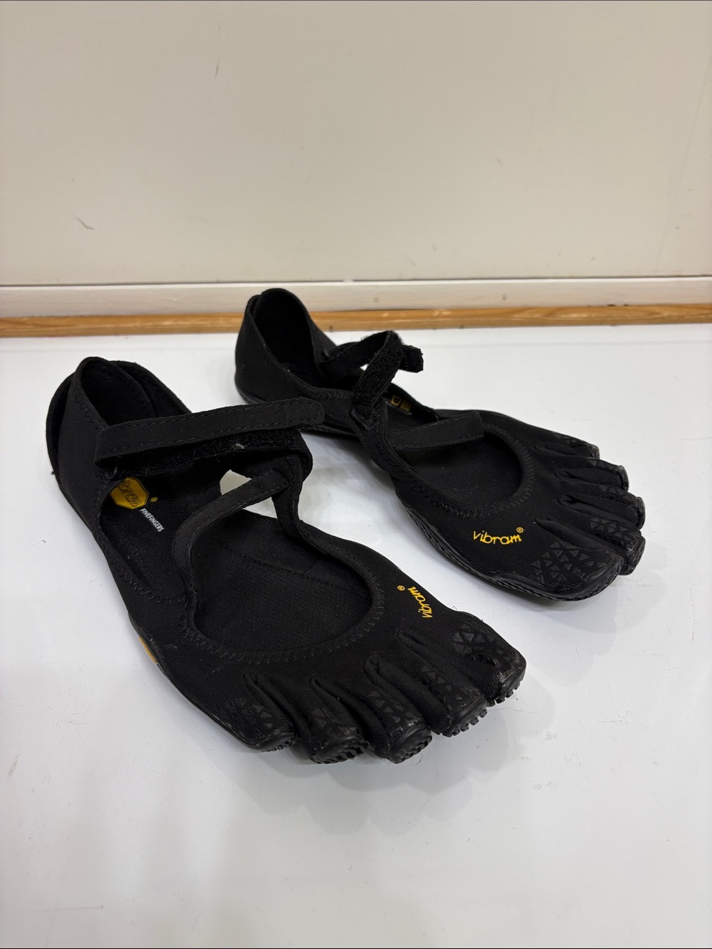 Vibram Women's Black FiveFingers Strap-Toe Athletic Shoes